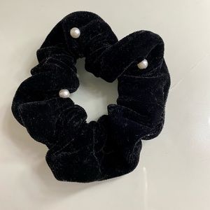 Free with purchase - velvet scrunchie with pearls